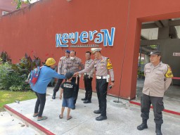 Polres Pelabuhan Tanjung Perak Intensifkan Pengamanan di Wisata Pantai Kenjeran Selama Lebaran