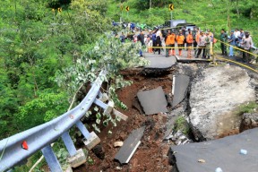 Polres Probolinggo Pasang Police Line, Akses ke Air Terjun Madakaripura Ditutup Sementara