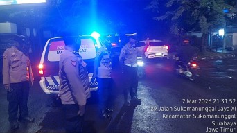 Wujudkan Harkamtibmas Kondusif Polsek Sukomanunggal Giat Patroli Jelang Sahur Selama Bulan Ramadan