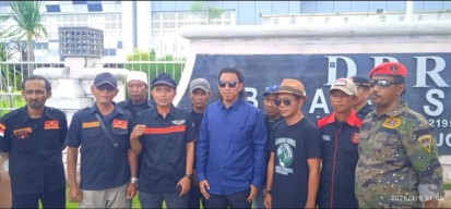 Laskar Jenggolo Hujani Kantor DPRD SIDOARJO dengan Ucapan Duka Cita, Protes Keras Mandulnya Fungsi Legislatif