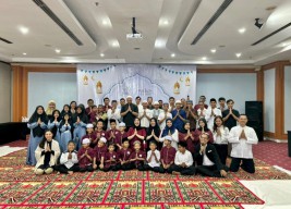 Manajemen Hotel Bagikan Puluhan Parcel Lebaran untuk Karyawan, Bentuk Apresiasi dan Kebersamaan di Bulan Ramadan