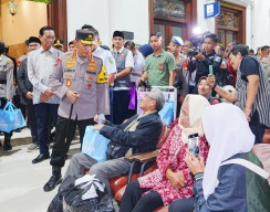 Pastikan Puncak Arus Mudik Berjalan Aman Kapolri Tinjau Stasiun Tugu DIY
