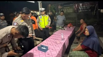 Personel Pos Terpadu Monumen Soerjo Sigap dan Humanis Bantu Pemudik yang Tersesat di Ngawi