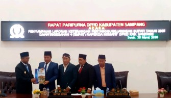 DPRD Sampang Sahkan Empat Raperda Strategis dan Bahas LKPJ Bupati Tahun 2025