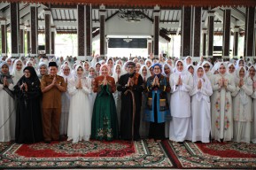 Ngaji Cerdas Ahad Pahing dan Halal Bihalal PKK Sidoarjo, Doakan Keamanan dan Pererat Silaturahmi