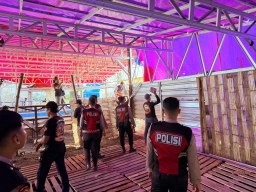 Polsek Sedati dan TNI Tutup Lokasi Judi Sabung Ayam