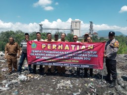 Ditemukan Sampah Industri, DLHK Sidoarjo Tutup TPA Liar di Desa Trompoasri, Jabon
