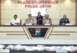 Polda Jatim Lakukan Uji Laboratoris Terkait Temuan Diduga Narkotika 27,83 Kg di Pesisir Giligenting Sumenep