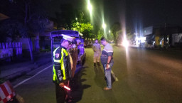 Patroli Dini Hari di Perbatasan, Polsek Semampir Gandeng Satpol PP Jaga Kamtibmas