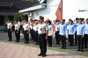Jangan Lelah Berikan yang Terbaik, Pesan Menyentuh Kalapas saat Apel Pagi Pegawai