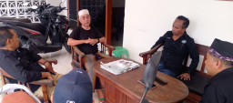 ​Sentuhan Haru, Pengurus ASKAB PSSI Sampang Sambangi Kediaman Mantan Pemain Legendaris