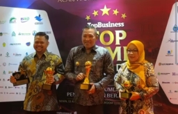 Sabet Bintang 5, PT BPR Syariah Sampang Raih Predikat Tertinggi TOP BUMD Awards 2026