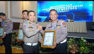Sukseskan Program ‘Polantas Menyapa’, Satlantas Polres Sampang Sabet Prestasi di Tingkat Jawa Timur