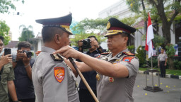 Dedikasi Tanpa Henti! Polrestabes Surabaya Beri Penghargaan Kenaikan Pangkat Pengabdian kepada Perwira Berprestasi