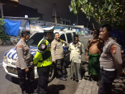 Antisipasi Banjir Rob, Polres Pelabuhan Tanjung Perak Gencarkan Sosialisasi dan Imbauan di Kawasan Pesisir Surabaya