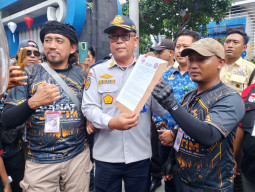 Dari Surabaya untuk Indonesia, Demo Ojol 16 Kota Desak RUU Transportasi Online