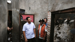 Bupati Sidoarjo Pastikan Korban Kebakaran di Desa Grinting Dapat Bantuan  Renovasi Rumah