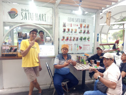 Pemilik Kedai Satu Hari Ngopi Bersama Awak Media di Fairway Mall (Lenmarc)