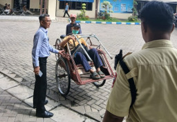 Suguhkan Pelayanan Prima Adpel Samsat Bangkalan, Berikan Perhatian Lebih Pada Wajib Pajak Disabilitas