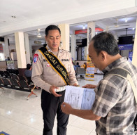 Sajikan Pelayanan Prima Bagi Masyarakat Mengurus Wajib Pajak oleh Petugas Samsat Surabaya Utara