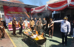 Kejaksaan Negeri Sampang Musnahkan Ribuan Barang Bukti Inkracht Semester I Tahun 2026