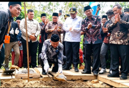 Mendikdasmen Letakkan Batu Pertama Jembatan Ihdinas Sirotol Mustakim di Sampang