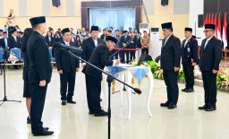 Gubernur Yulius Selvanus Lantik 134 Pejabat, Tegaskan Era Birokrasi Profesional dan Berorientasi Kinerja di Sulut