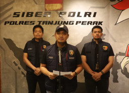 Polres Pelabuhan Tanjung Perak Amankan Pelaku Pemerasan Sopir Truk yang Viral di Medsos. 