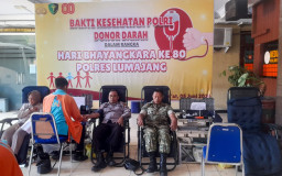Polri Untuk Masyarakat : Polres Lumajang Gelar Bakti Kesehatan Sambut Hari Bhayangkara ke-80