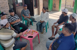 Pengurus Ikatan Arema NTT Sambangi 5 Warga Malang yang Terdampar di Kupang
