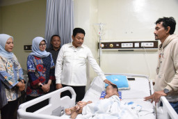 Bupati Pastikan Perawatan Intensif M. Izzan di RSUD R.T. Notopuro
