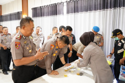 Komitmen Bersih Narkoba, Kapolres Situbondo Jalani Tes Urine bersama PJU dan Kapolsek Jajaran