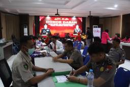 Sambut Hari Bhayangkara ke-80, Polres Pelabuhan Tanjung Perak Gelar Aksi Donor Darah, Kumpulkan 78 Kantong Darah. 