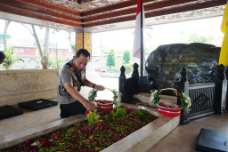 Jelang Hari Bhayangkara ke-80, Kapolri Jadikan Ziarah ke Makam Presiden RI Terdahulu Sebagai Momentum Refleksi Nilai Keb