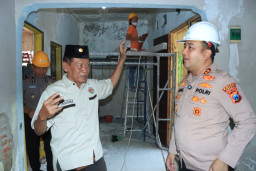 Polres Gresik Bedah Rumah Purnawirawan Polri di Driyorejo, Kado Hari Bhayangkara ke - 80