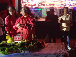 Luar Biasa Arifin Terima Potongan Tumpeng di Puncak Peringatan Bulan Bung Karno 2026