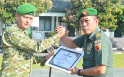 Dandim Sampang Pimpin Acara Pelepasan Danramil Pindah Satuan dengan Penuh Haru