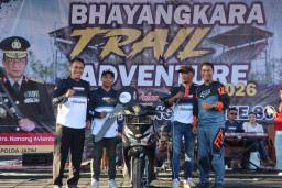 Dapat Berkah Jumat Berkah, Taufik Bawa Pulang Hadiah Utama Motor di Bhayangkara Trail Adventure Polres Sampang