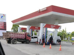 Antrean Truk dan Panther Diduga Berulang Isi Solar Subsidi di SPBU Roong Tondano, Publik Desak Audit Menyeluruh