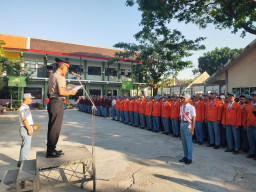 Police Go To School: Polres Mojokerto Kota Tanamkan Disiplin dan Kesadaran Kamtibmas Kepada Pelajar