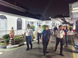 Tingkatkan Keamanan Melalui Patroli Malam Area Brandgang, Lapas Kelas I Madiun Optimalkan Pengamanan