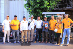 Jumat Berkah ALDERA NEWS Tebar Puluhan Paket Sembako, Sentuh Hati Warga Hingga Rawat ODGJ yang Hidup Sebatang Kara