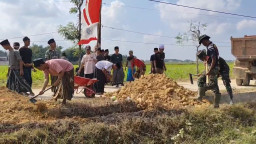 Satu Tekad, Satu Langkah: TNI dan Warga Bangun Jalan Harapan di TMMD Sampang