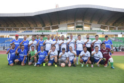 Perkuat Sinergi, Bupati Sidoarjo ajak Anggota Dewan Main Bola