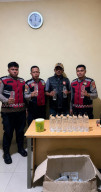 Sat Samapta Polresta Sumenep Amankan 51 Botol Arak Tanpa Merek Saat Patroli Antisipasi Gangguan Kamtibmas