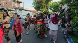 Warga Kapasari Pedukuhan Meriahkan Kemerdekaan RI ke 81 Dengan Berkarnaval Berkeliling Kampung
