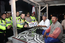 Kapolresta Sumenep Pimpin Patroli Harkamtibmas dan Polisi Menyapa, Perkuat Sinergi dengan Masyarakat