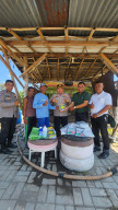 Polres Tanjung Perak Salurkan Bantuan Obat, Bibit dan Pupuk untuk Perkuat Ketahanan Pangan di Kenjeran