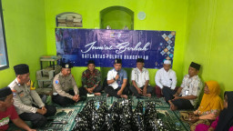 Satlantas Polres Bangkalan Gelar Jumat Berkah, Pererat Silaturahmi Bersama Warga