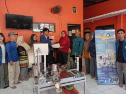 Fishballer PKM-PI ITS 2026 Serahkan Alat Filet Lele untuk Tingkatkan Produktivitas UMKM Rungkut Kidul
